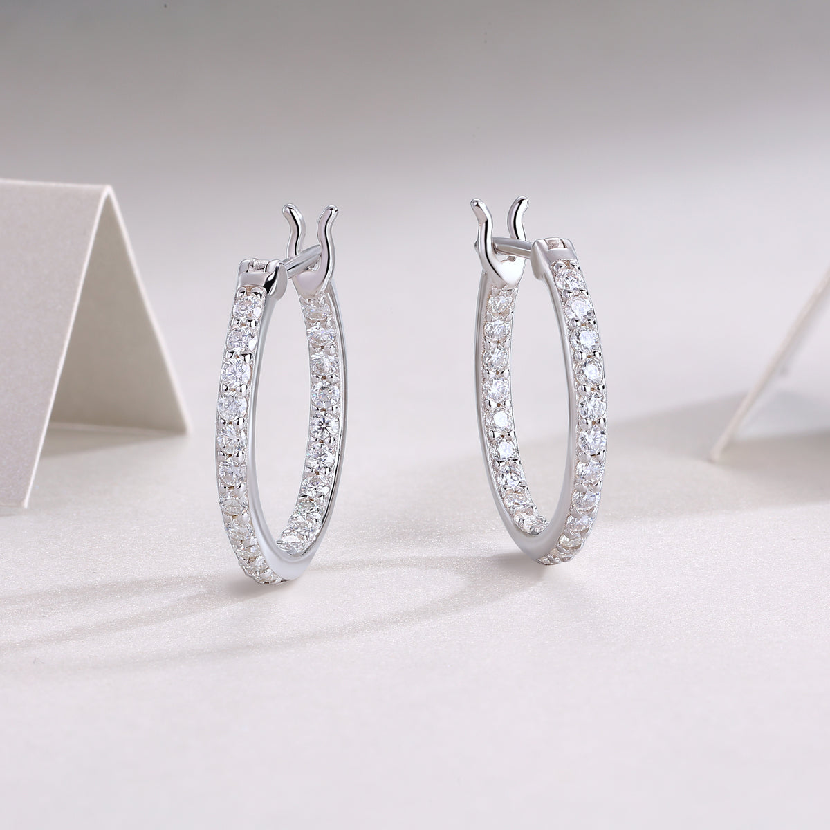 Streamer Moissanite Stud Earrings in S925 Sterling Silver
