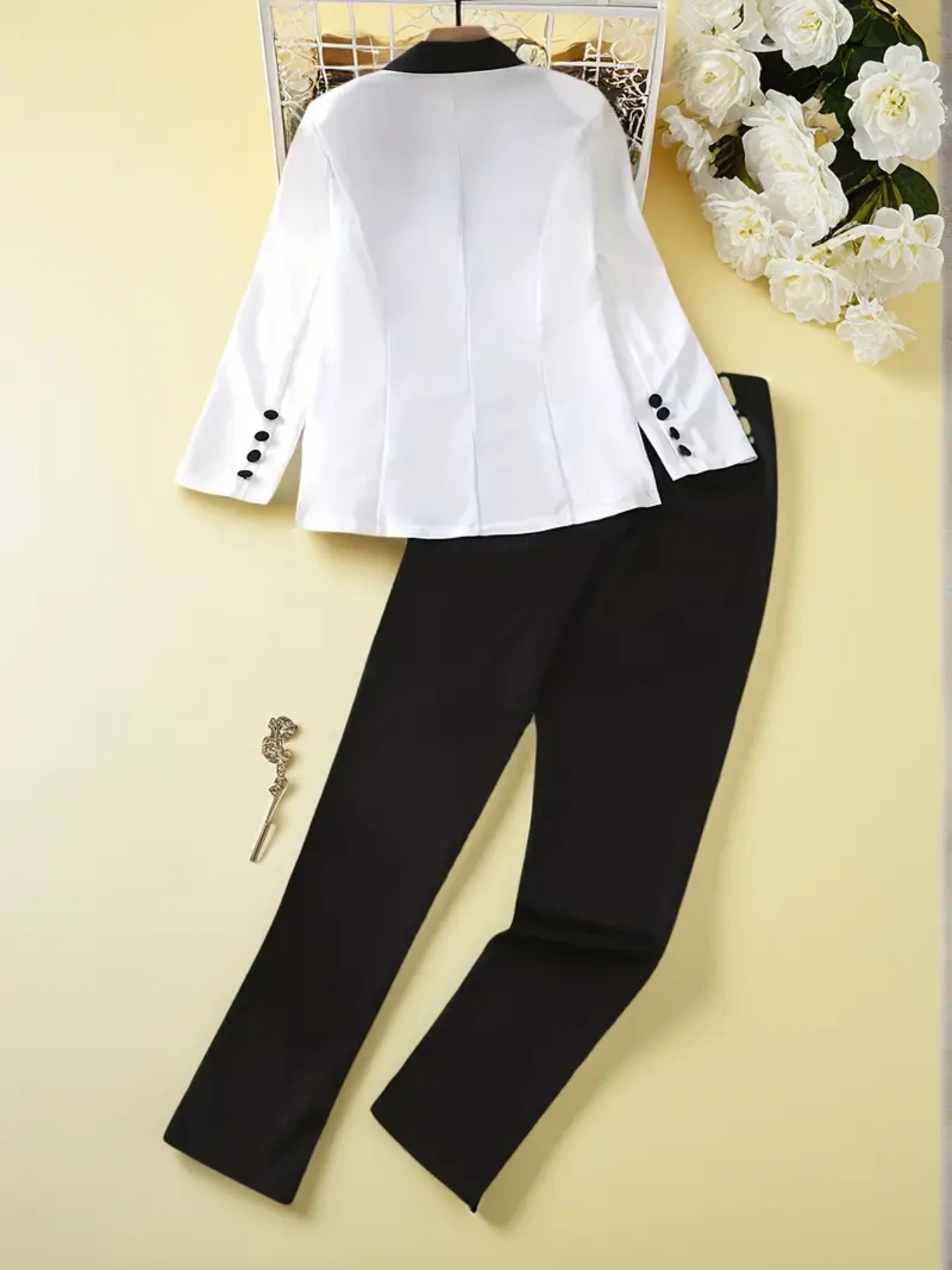 Women's Two-Piece Pantsuit Set - Double Breasted Blazer & Straight Leg Pants