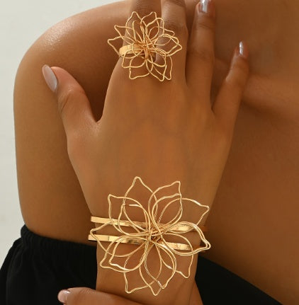Geometric Flower Ring & Bracelet Set