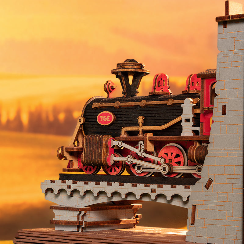 Robotime Steam Train Book Nook - 3D Wooden Puzzle Bookend