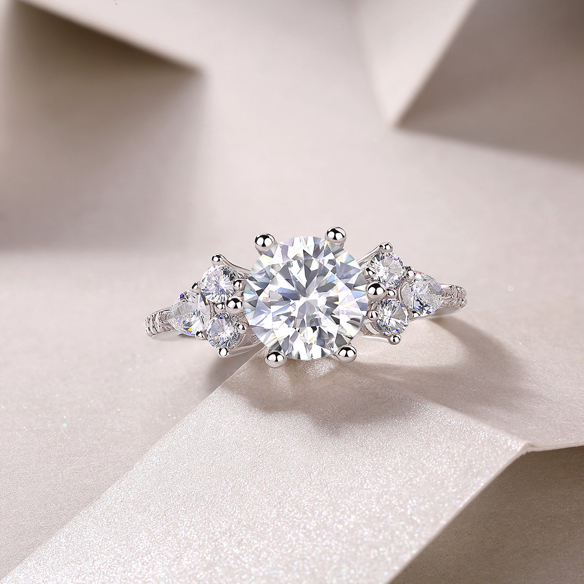 2-Carat Moissanite Luxury Ring – S925 Sterling Silver